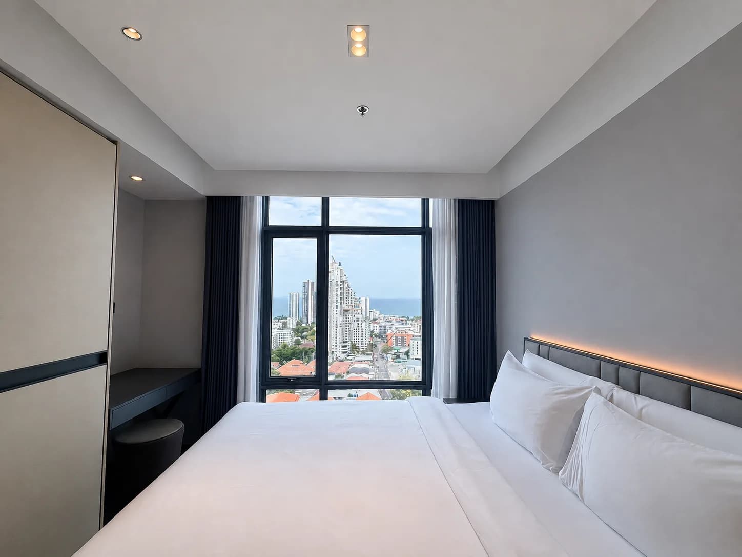 Unit 1707 — Photograph 1